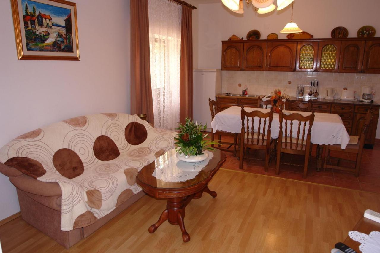 Apartments Nikolina Novi Vinodolski Exterior photo